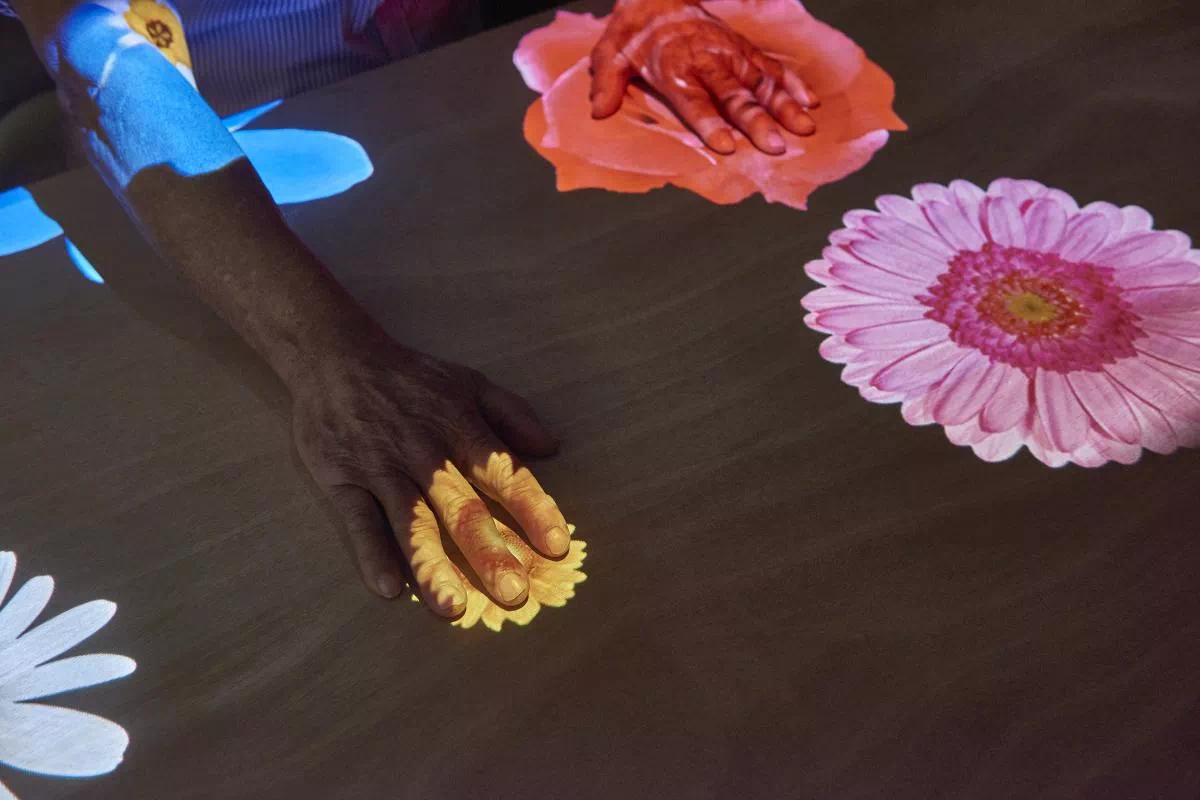 mindful-movements.org-activities-crsl-exergame-imm-electronics-tover-tovertafel-mobile-sensory-projector-system